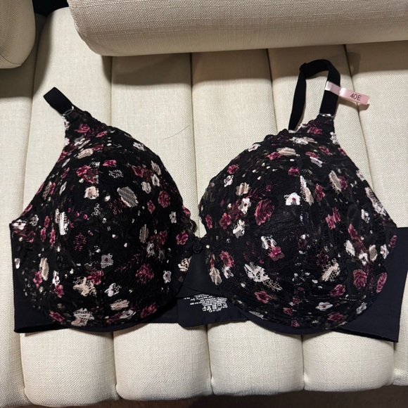 La Vie En Rose Other - NWT La vie en rose black floral lace bra size 40E